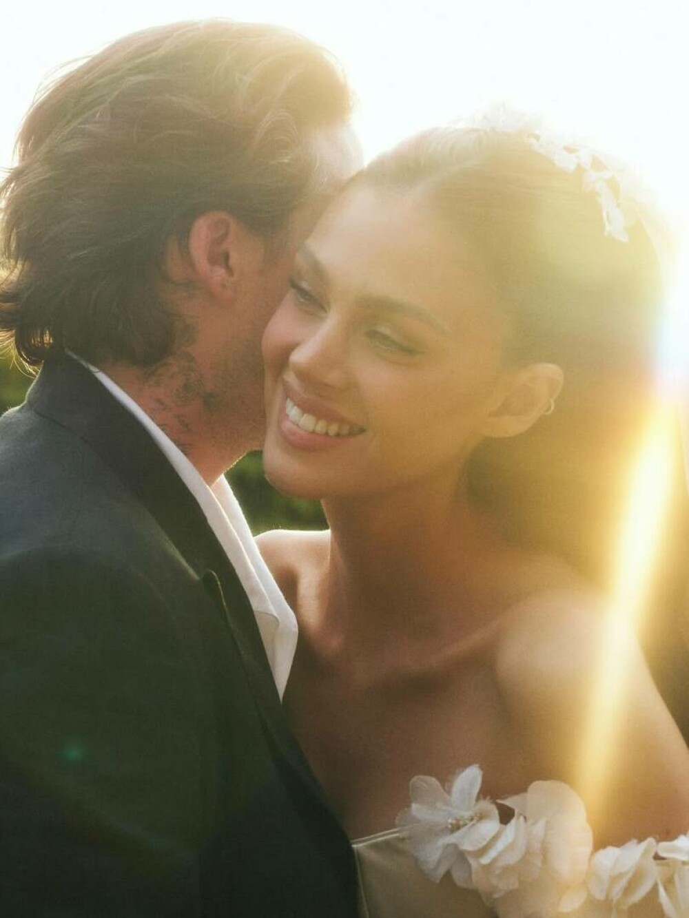 Brooklyn Beckham și Nicola Peltz şi-au reînnoit jurămintele de căsătorie. El nu a invitat niciun membru al familiei lui. FOTO - Imaginea 2