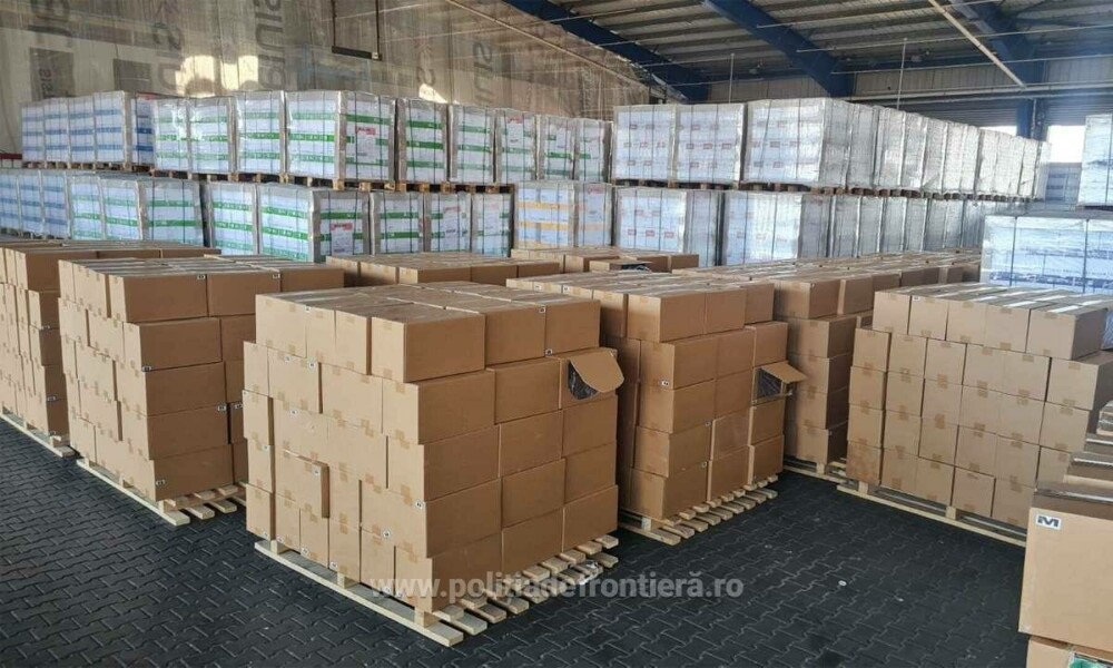 Captură-record de patru milioane de euro în Portul Constanţa. Ce au descoperit vameşii într-un container cu „role de hârtie” - Imaginea 1