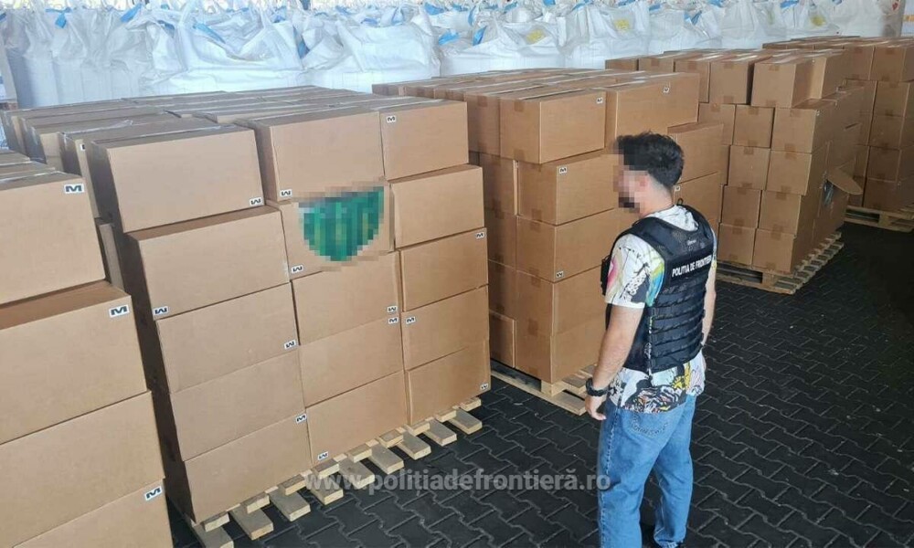 Captură-record de patru milioane de euro în Portul Constanţa. Ce au descoperit vameşii într-un container cu „role de hârtie” - Imaginea 7