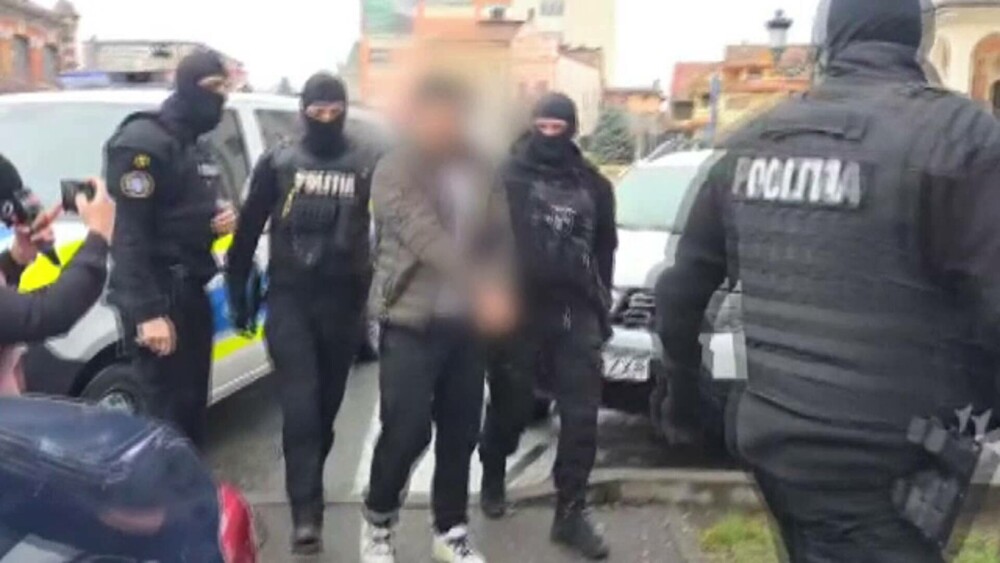 Filmul crimei din Sibiu. Ce le-a spus rudelor tânărul care și-a ucis bunicul imobilizat la pat. „Era foarte agresiv” - Imaginea 3