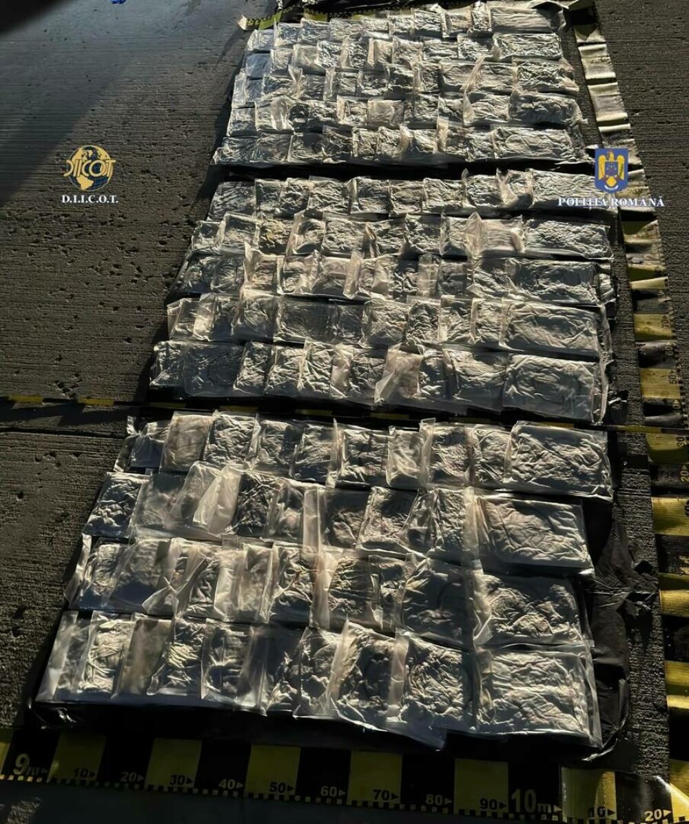 Captură de cocaină de 3,5 milioane de euro, în Sibiu. Drogurile au fost găsite în autorulota unor sârbi. VIDEO - Imaginea 1