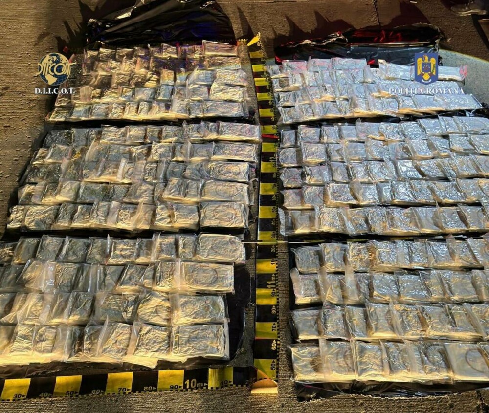 Captură de cocaină de 3,5 milioane de euro, în Sibiu. Drogurile au fost găsite în autorulota unor sârbi. VIDEO - Imaginea 2