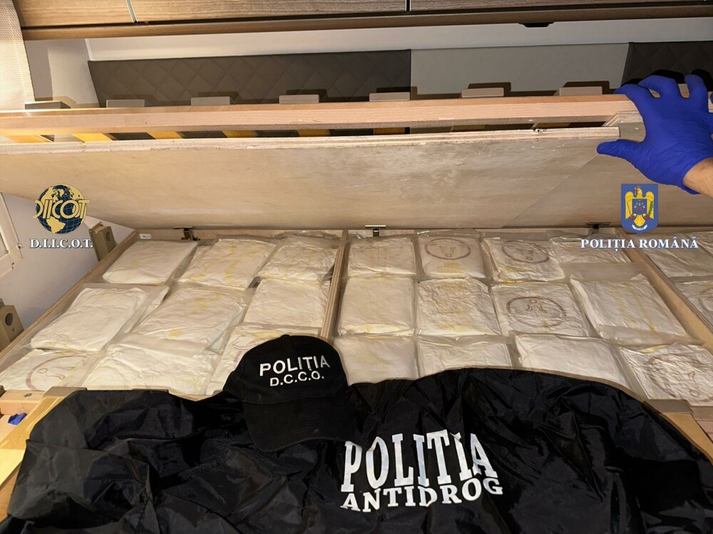 Captură de cocaină de 3,5 milioane de euro, în Sibiu. Drogurile au fost găsite în autorulota unor sârbi. VIDEO - Imaginea 4