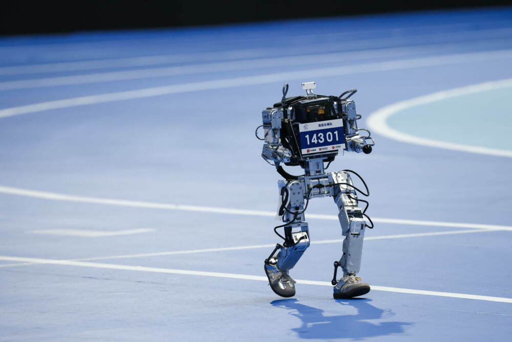 VIDEO. Imagini uimitoare în China. La ce nivel au ajuns roboții dotați cu inteligență artificială. Au jucat și fotbal - Imaginea 4