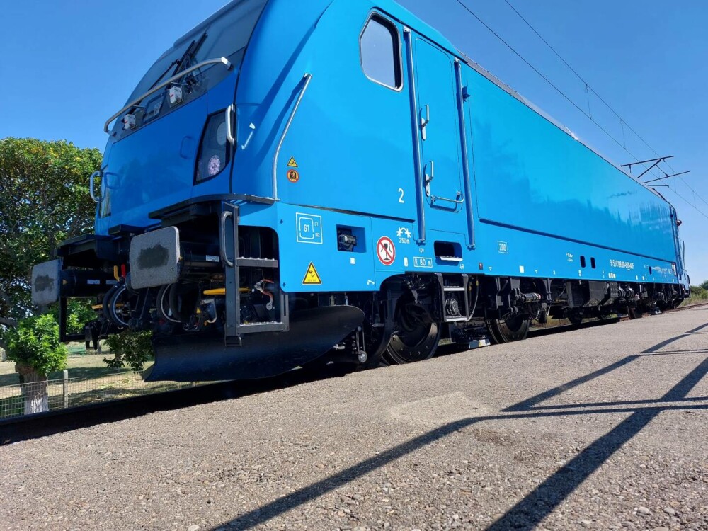 Record de viteză. Prima locomotivă din România care prinde 200 km/h | FOTO & VIDEO - Imaginea 2