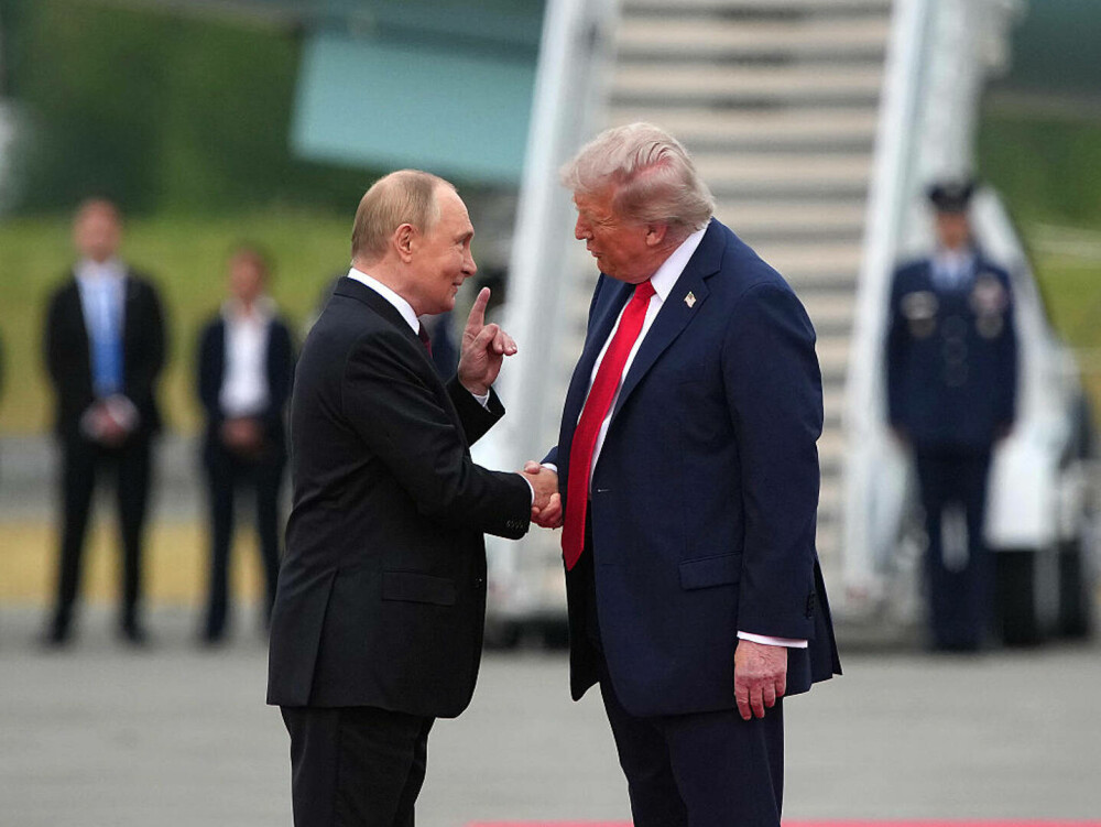 GALERIE FOTO. Cum l-a așteptat Donald Trump cu covorul roșu pe Vladimir Putin, acuzat de crime de război - Imaginea 15