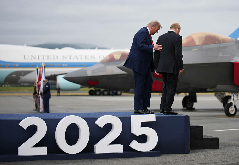 GALERIE FOTO. Cum l-a așteptat Donald Trump cu covorul roșu pe Vladimir Putin, acuzat de crime de război - Imaginea 11