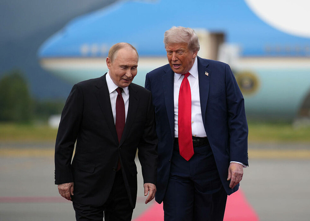 GALERIE FOTO. Cum l-a așteptat Donald Trump cu covorul roșu pe Vladimir Putin, acuzat de crime de război - Imaginea 6