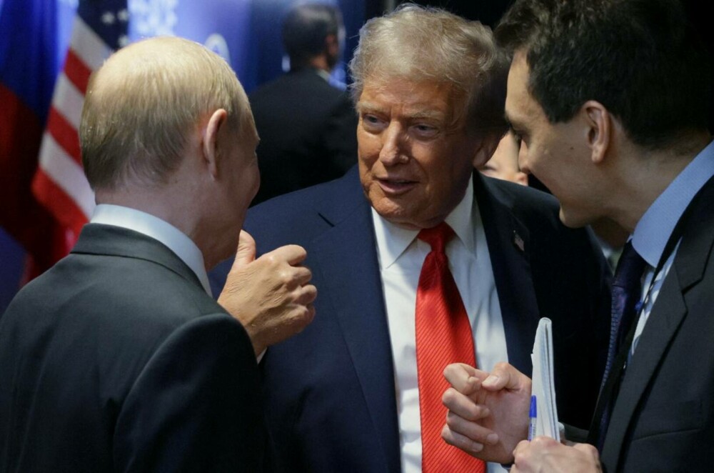 GALERIE FOTO. Cum l-a așteptat Donald Trump cu covorul roșu pe Vladimir Putin, acuzat de crime de război - Imaginea 26