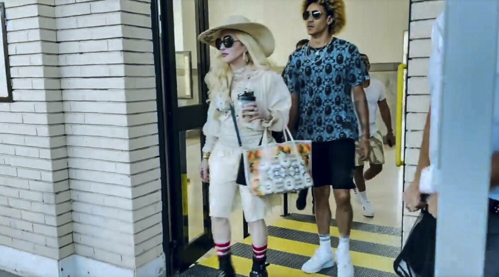 Madonna împlineşte 67 de ani. Momente memorabile din cariera controversatei artiste. GALERIE FOTO - Imaginea 3