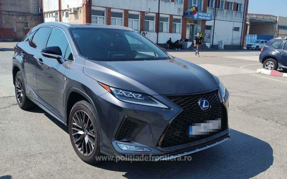Autoturisme de 165.000 de euro, căutate de autorităţi europene, au fost descoperite în Portul Constanţa. FOTO - Imaginea 3