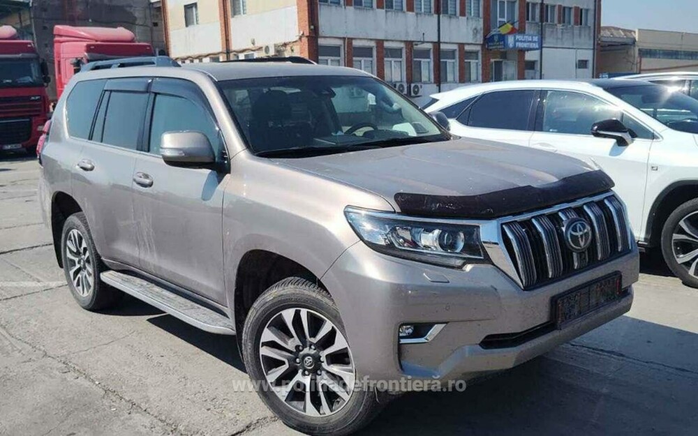 Autoturisme de 165.000 de euro, căutate de autorităţi europene, au fost descoperite în Portul Constanţa. FOTO - Imaginea 1