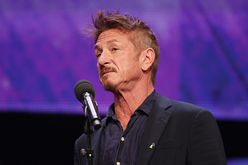 Sean Penn a împlinit 65 de ani. Actorul rămâne un nume iconic al cinematografiei americane. GALERIE FOTO - Imaginea 9