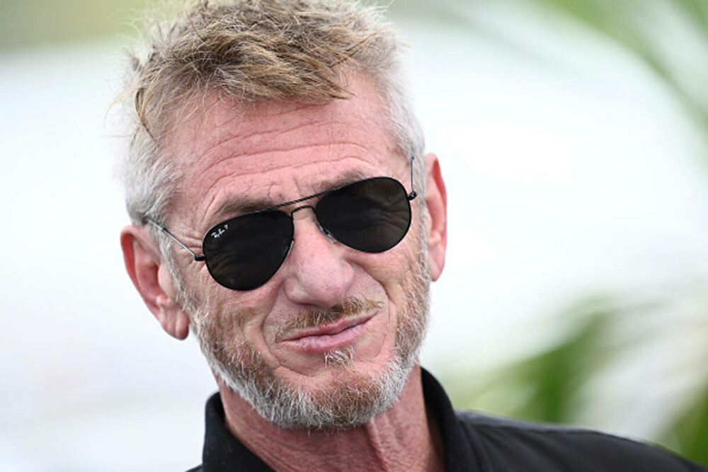Sean Penn a împlinit 65 de ani. Actorul rămâne un nume iconic al cinematografiei americane. GALERIE FOTO - Imaginea 11