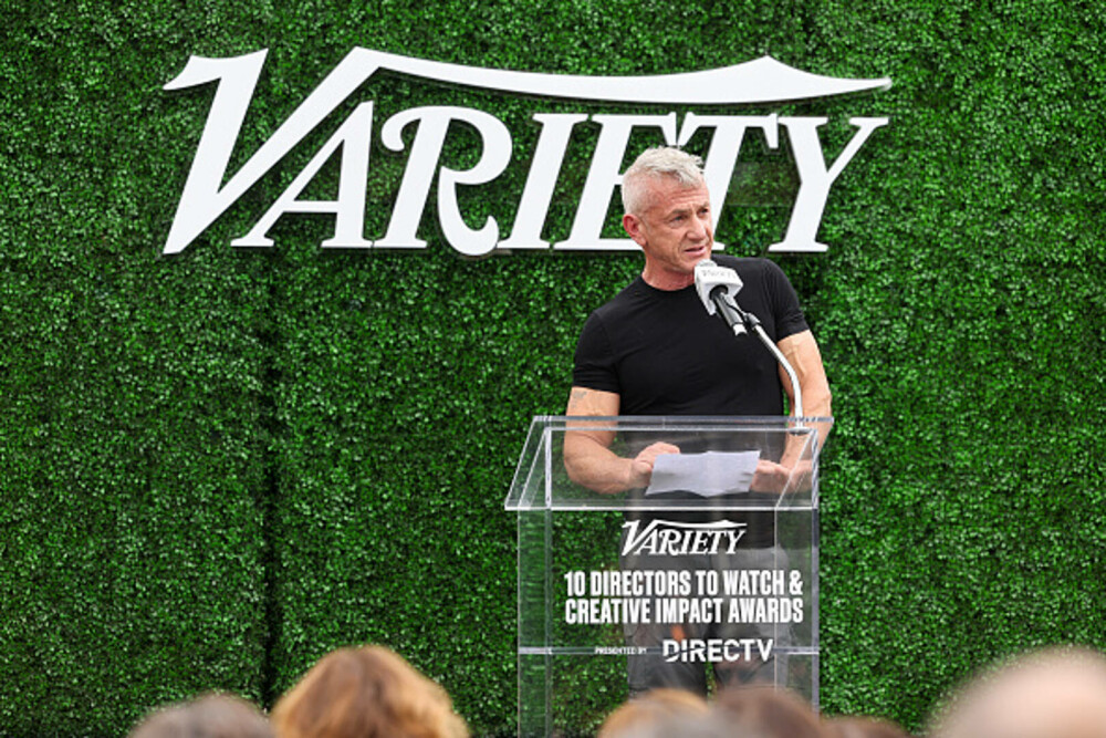 Sean Penn a împlinit 65 de ani. Actorul rămâne un nume iconic al cinematografiei americane. GALERIE FOTO - Imaginea 13