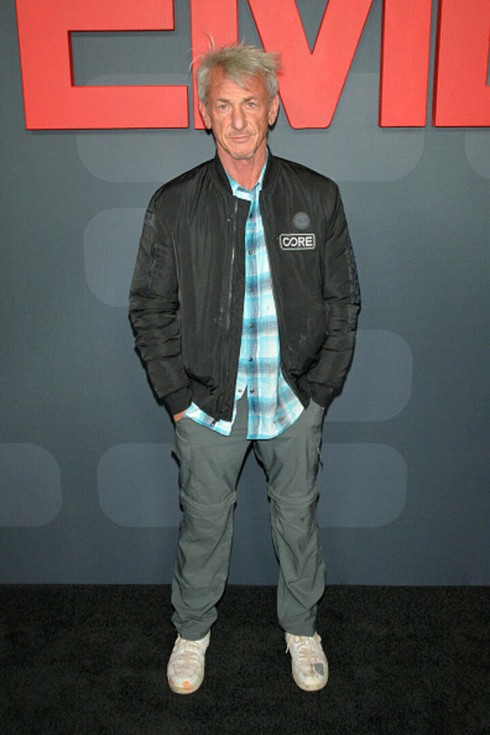 Sean Penn a împlinit 65 de ani. Actorul rămâne un nume iconic al cinematografiei americane. GALERIE FOTO - Imaginea 15