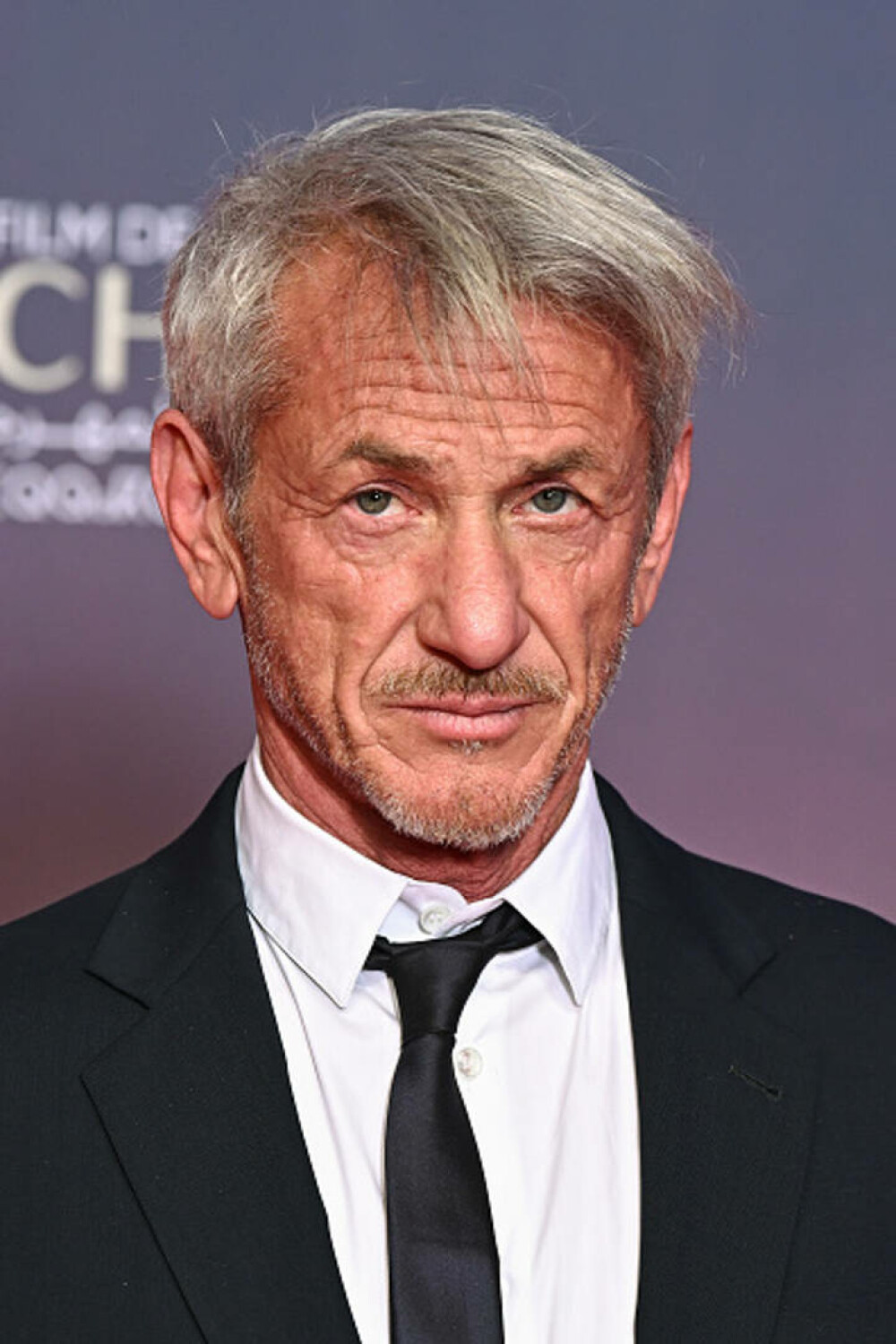 Sean Penn a împlinit 65 de ani. Actorul rămâne un nume iconic al cinematografiei americane. GALERIE FOTO - Imaginea 17