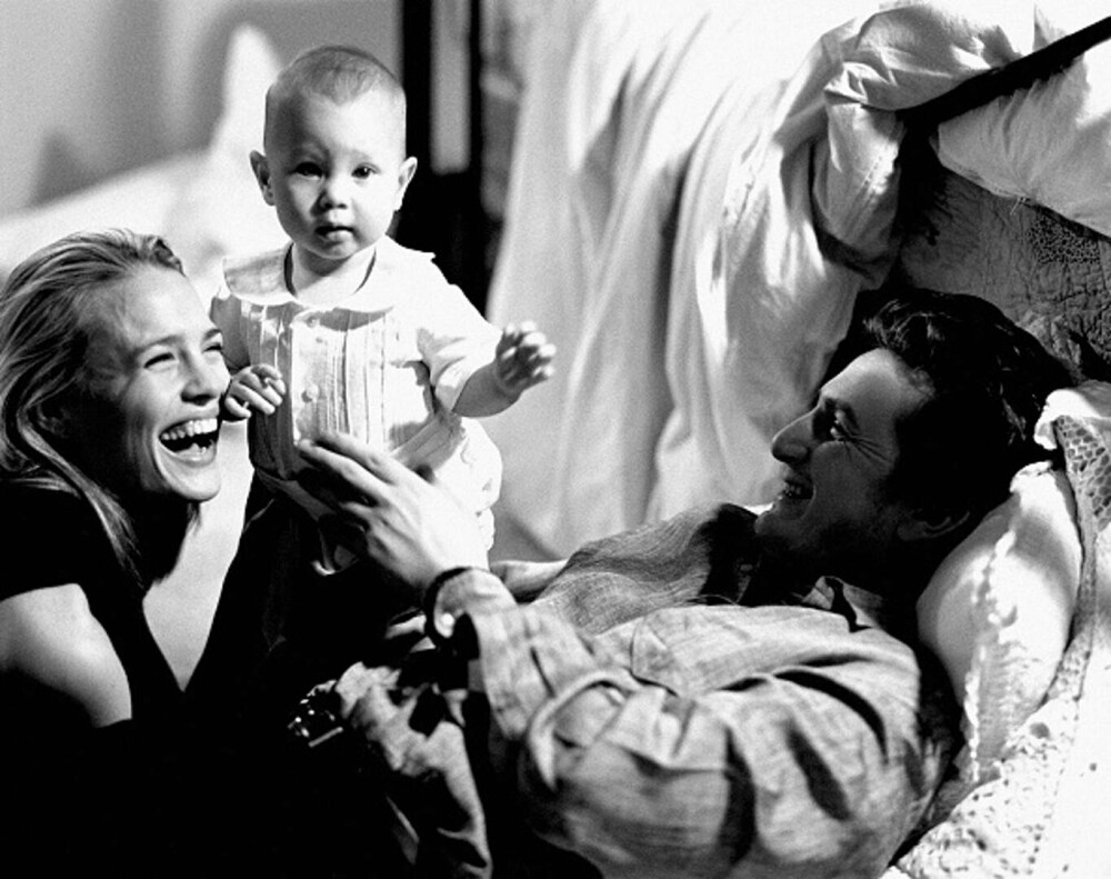 Sean Penn a împlinit 65 de ani. Actorul rămâne un nume iconic al cinematografiei americane. GALERIE FOTO - Imaginea 22