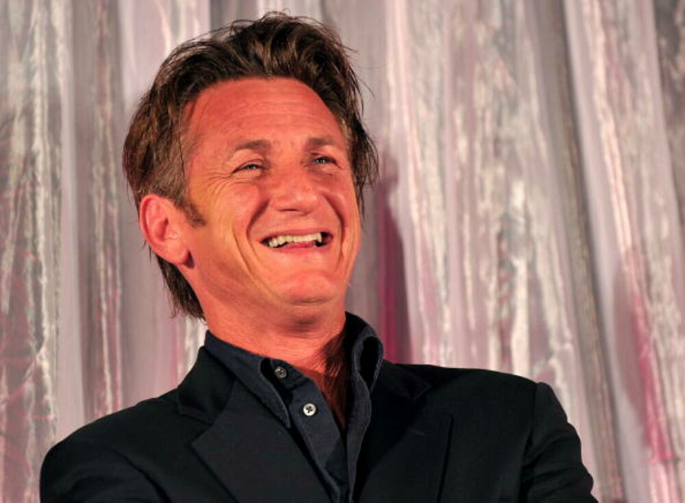 Sean Penn a împlinit 65 de ani. Actorul rămâne un nume iconic al cinematografiei americane. GALERIE FOTO - Imaginea 24