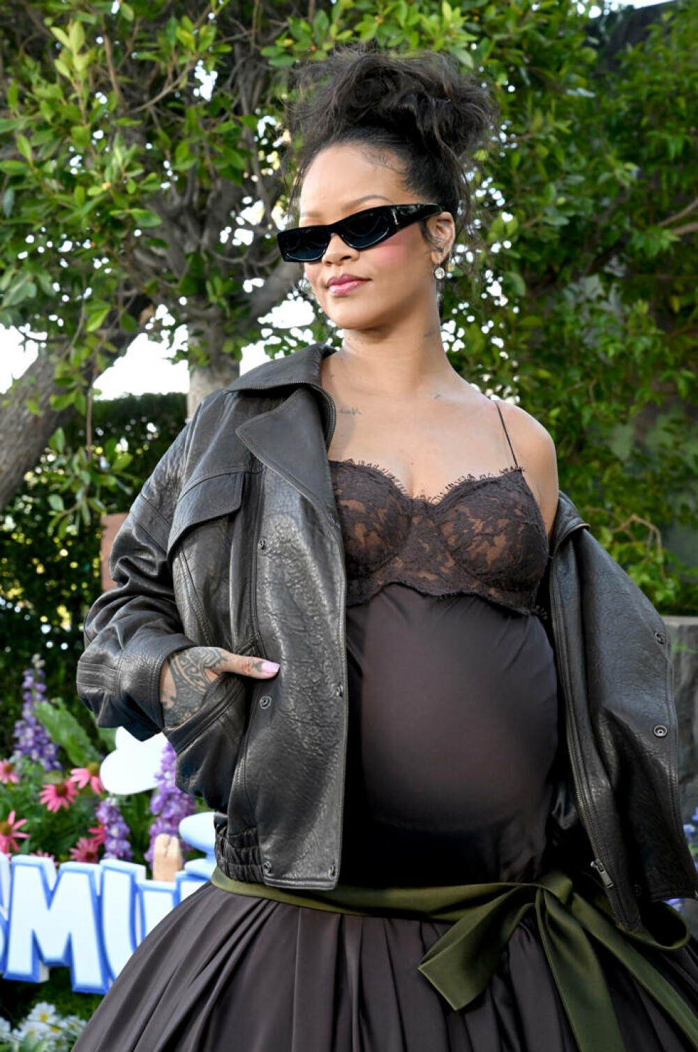 Rihanna, apariție inedită în pijama. Cum a fost surprinsă vedeta pe străzile din Los Angeles. GALERIE FOTO - Imaginea 1