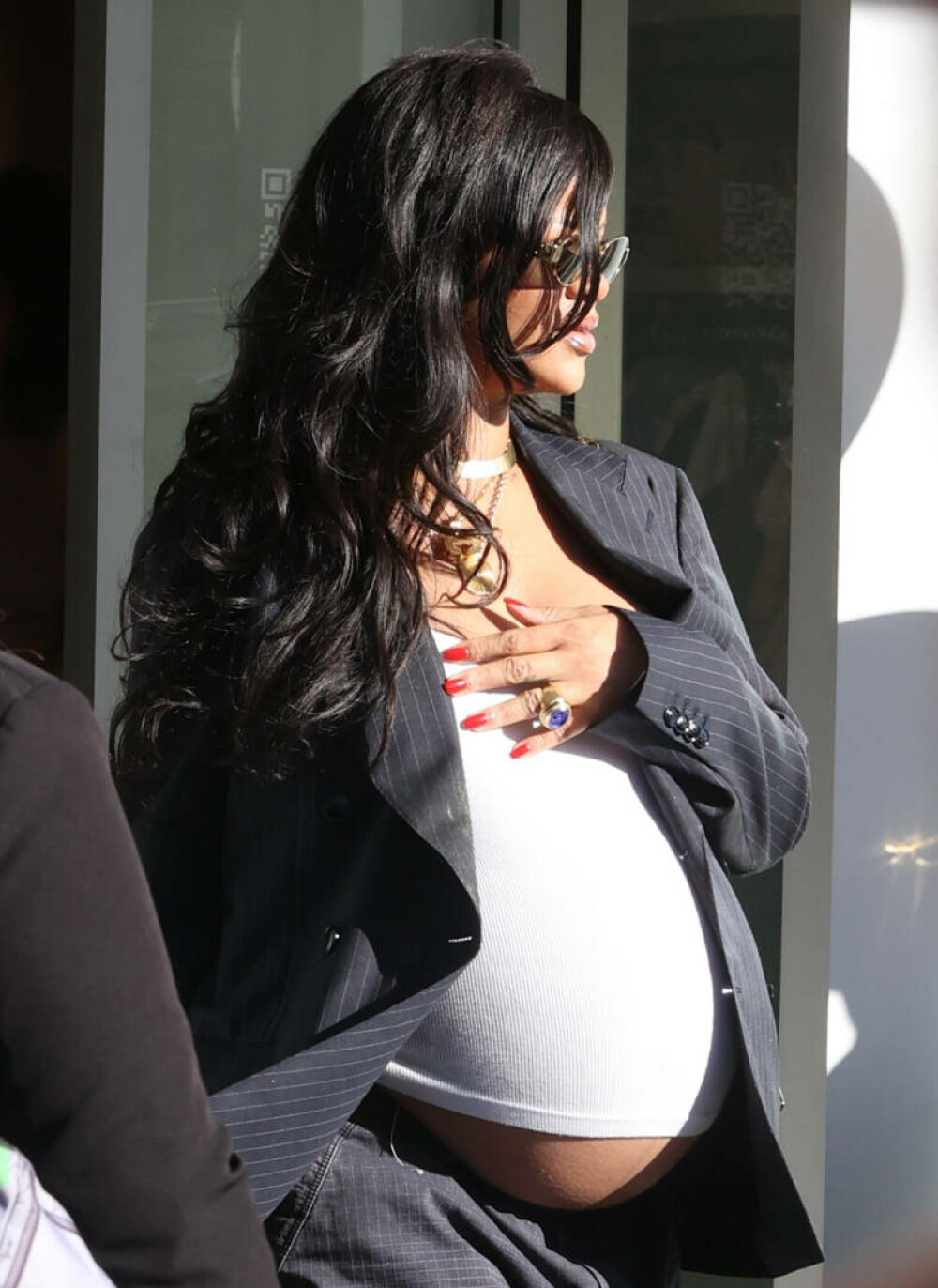 Rihanna, apariție inedită în pijama. Cum a fost surprinsă vedeta pe străzile din Los Angeles. GALERIE FOTO - Imaginea 4