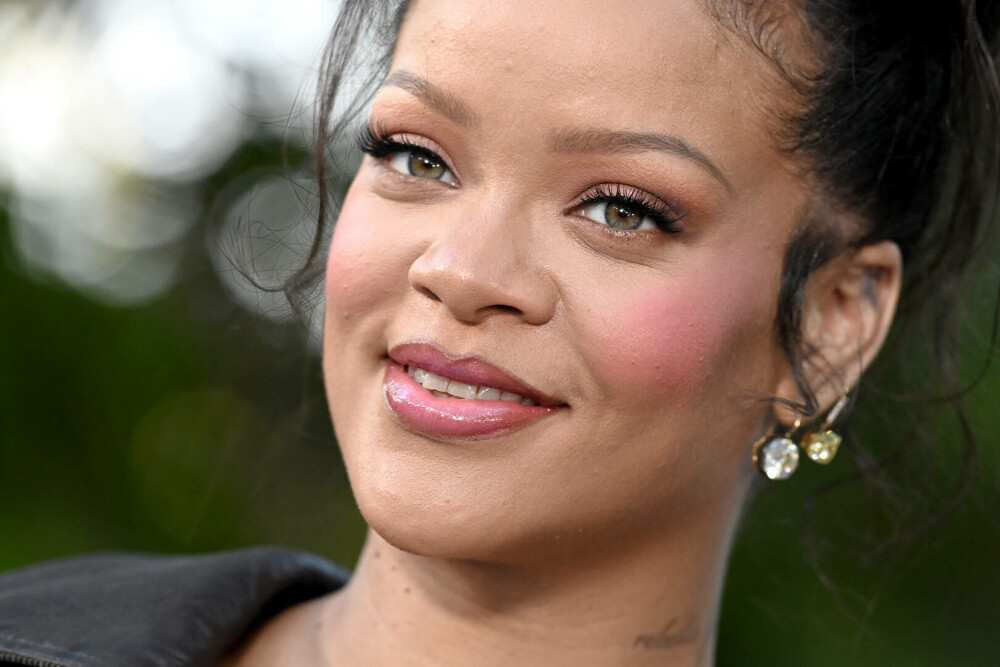 Rihanna, apariție inedită în pijama. Cum a fost surprinsă vedeta pe străzile din Los Angeles. GALERIE FOTO - Imaginea 20