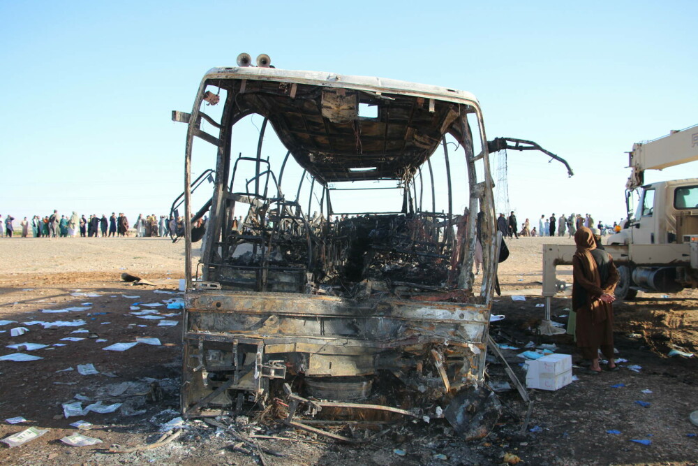 76 de persoane au murit într-un accident de autocar, în Afganistan. Printre victime se numără 19 copii. FOTO & VIDEO - Imaginea 3
