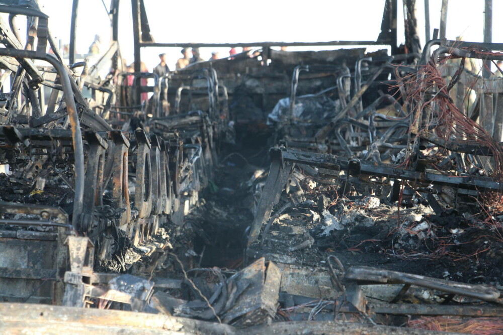 76 de persoane au murit într-un accident de autocar, în Afganistan. Printre victime se numără 19 copii. FOTO & VIDEO - Imaginea 4