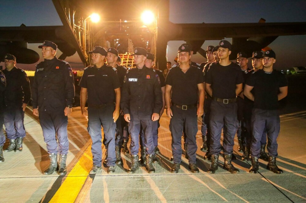 Pompierii români au plecat spre Spania cu o aeronavă militară. Vor acţiona la incendiile din regiunea Galicia. FOTO&VIDEO - Imaginea 3