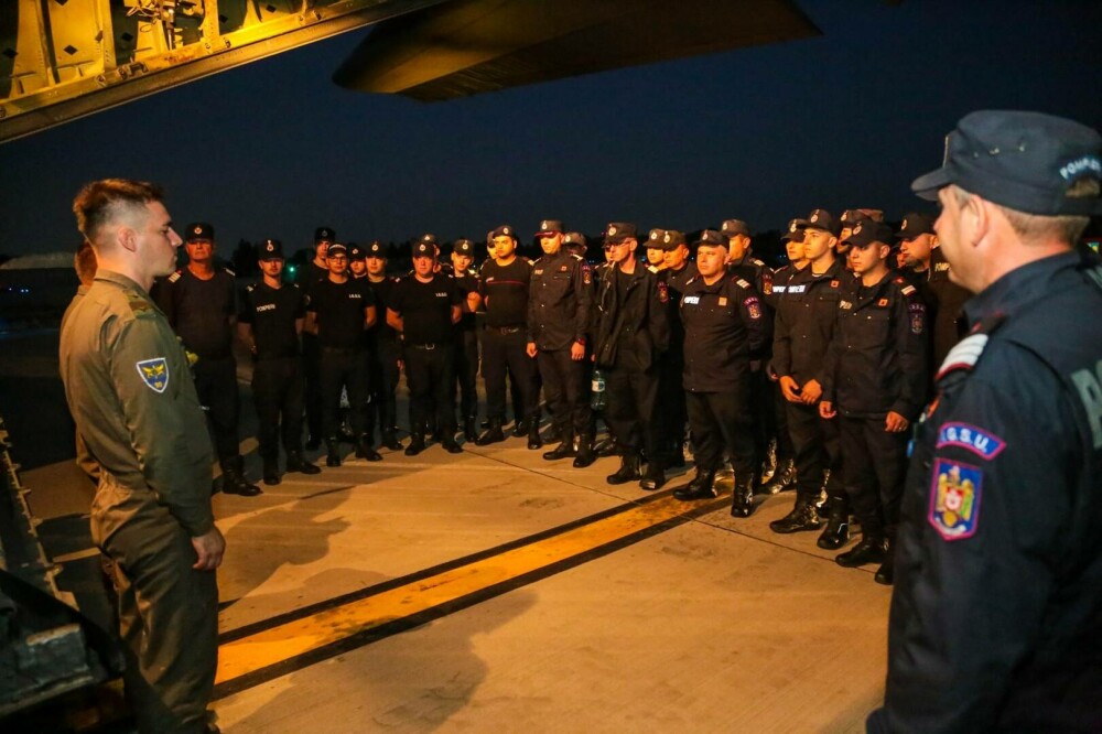 Pompierii români au plecat spre Spania cu o aeronavă militară. Vor acţiona la incendiile din regiunea Galicia. FOTO&VIDEO - Imaginea 7