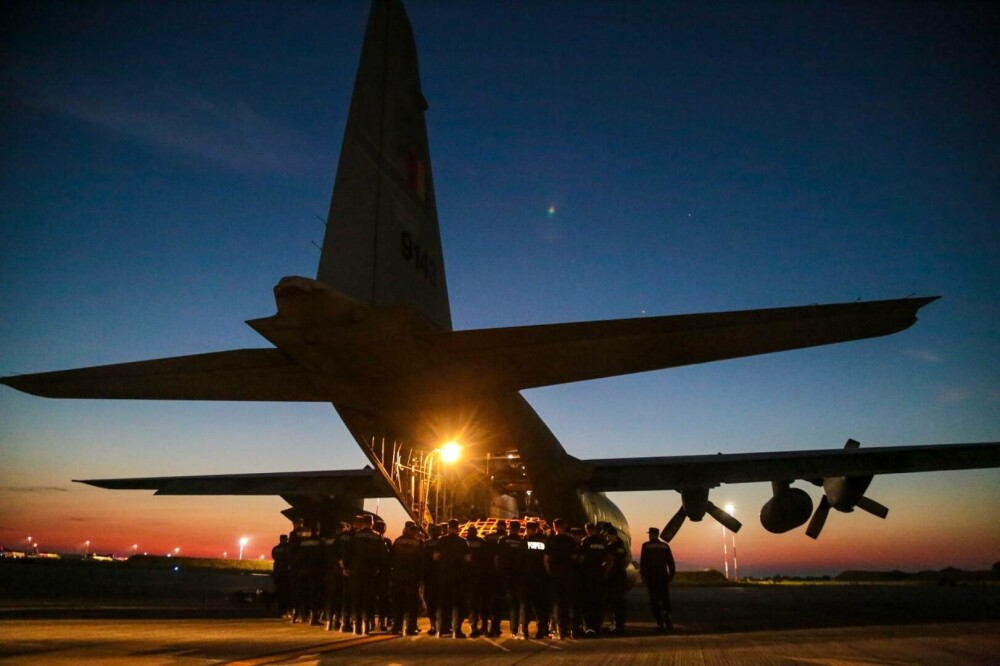 Pompierii români au plecat spre Spania cu o aeronavă militară. Vor acţiona la incendiile din regiunea Galicia. FOTO&VIDEO - Imaginea 8
