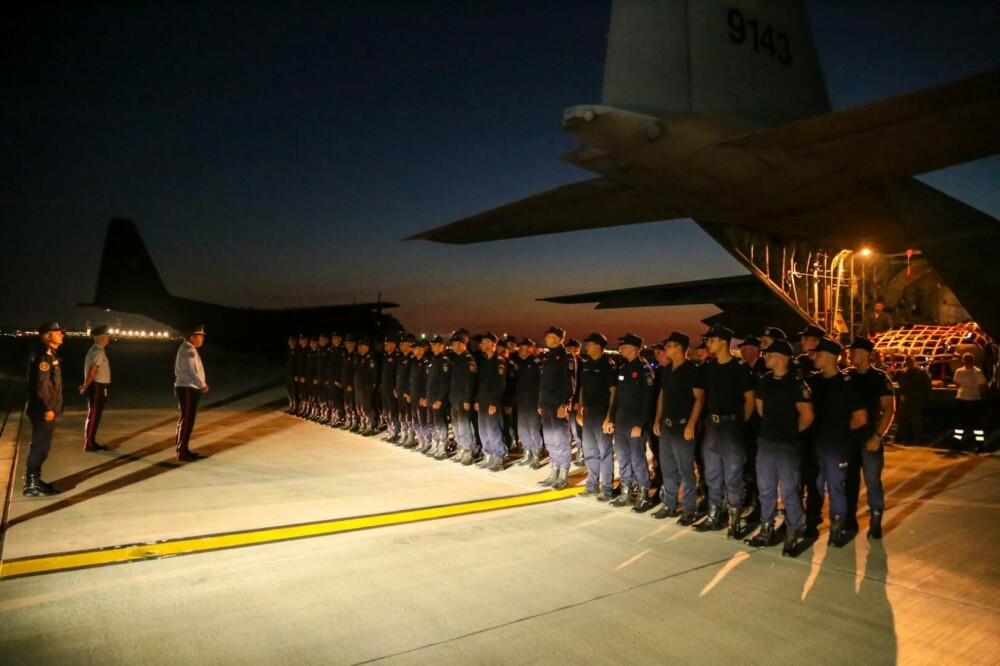 Pompierii români au plecat spre Spania cu o aeronavă militară. Vor acţiona la incendiile din regiunea Galicia. FOTO&VIDEO - Imaginea 9