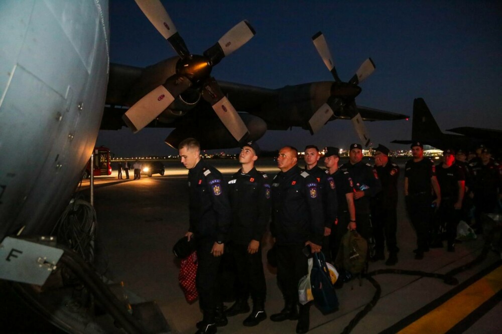 Pompierii români au plecat spre Spania cu o aeronavă militară. Vor acţiona la incendiile din regiunea Galicia. FOTO&VIDEO - Imaginea 11