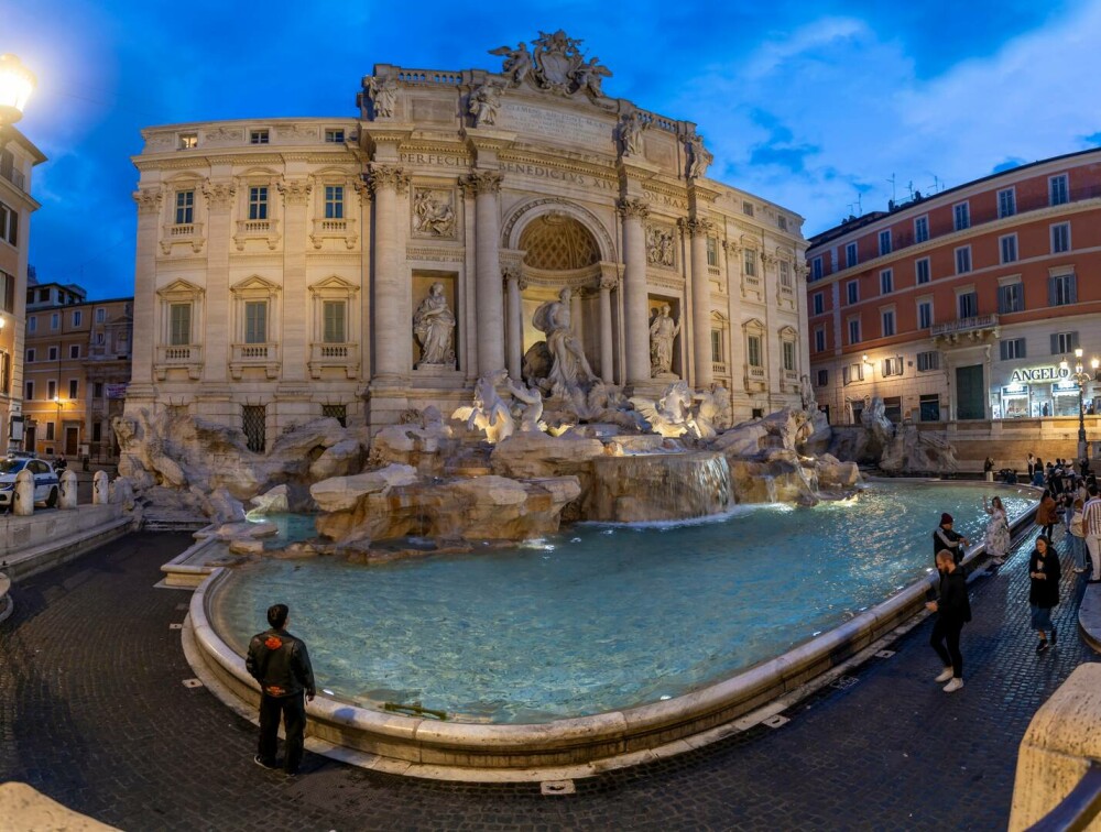 Turiștii aruncă milioane de euro în Fontana di Trevi. Ce se întâmplă cu monedele - Imaginea 3