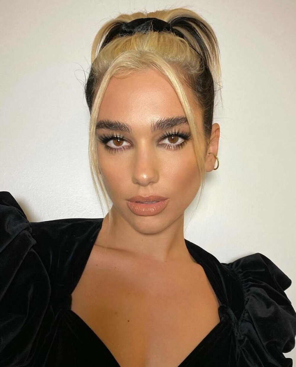 Dua Lipa a apărut „în franjuri” la o cină privată din New York. Și-a afișat silueta de invidiat - Imaginea 23