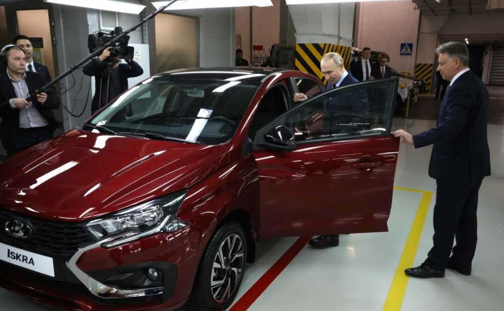 Cum arată ultimul model Lada. Lansat doar în showroom-uri, pentru că Rusia nu are piese să-l producă și în serie | FOTO - Imaginea 4