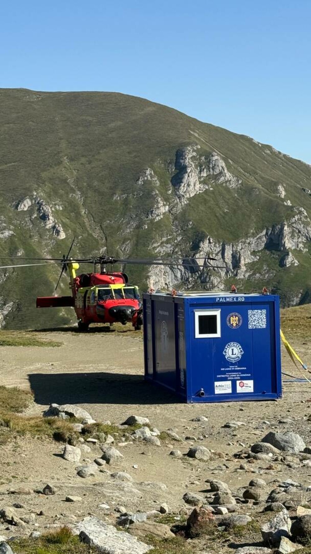 Primul refugiu montan amplasat în Bucegi, pe traseul spre Vârful Omu. Este dotat cu pături, apă și sistem de încălzire | FOTO - Imaginea 3