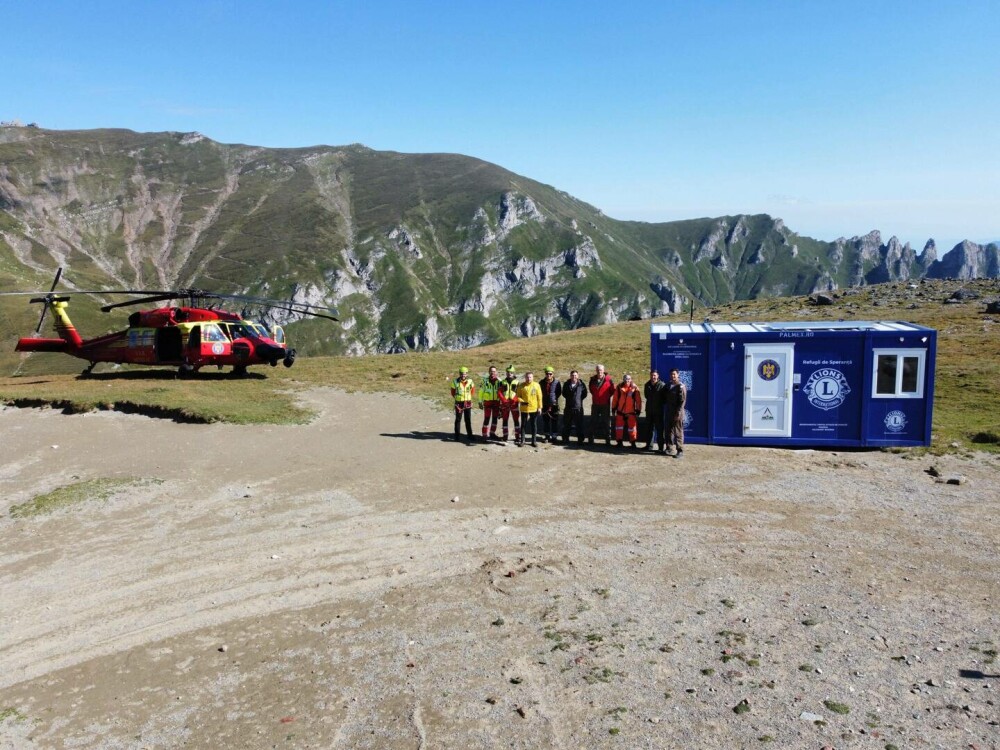 Primul refugiu montan amplasat în Bucegi, pe traseul spre Vârful Omu. Este dotat cu pături, apă și sistem de încălzire | FOTO - Imaginea 5