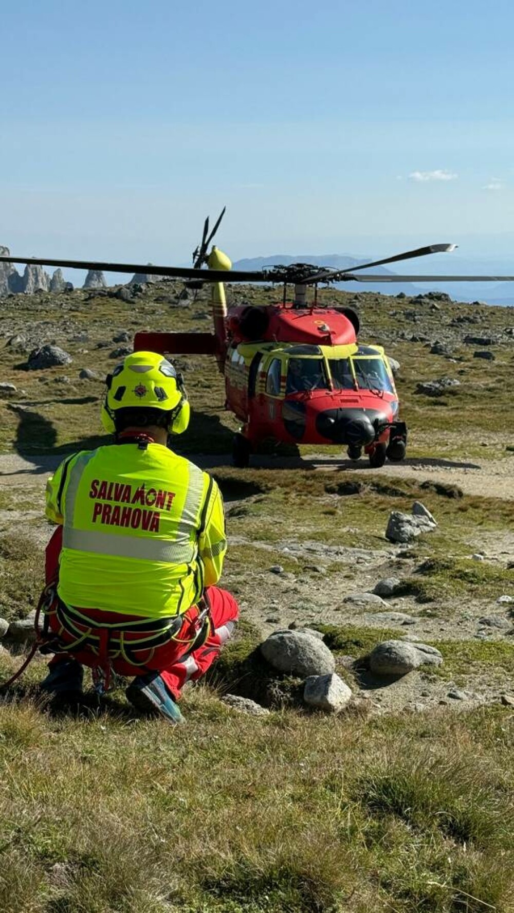 Primul refugiu montan amplasat în Bucegi, pe traseul spre Vârful Omu. Este dotat cu pături, apă și sistem de încălzire | FOTO - Imaginea 6