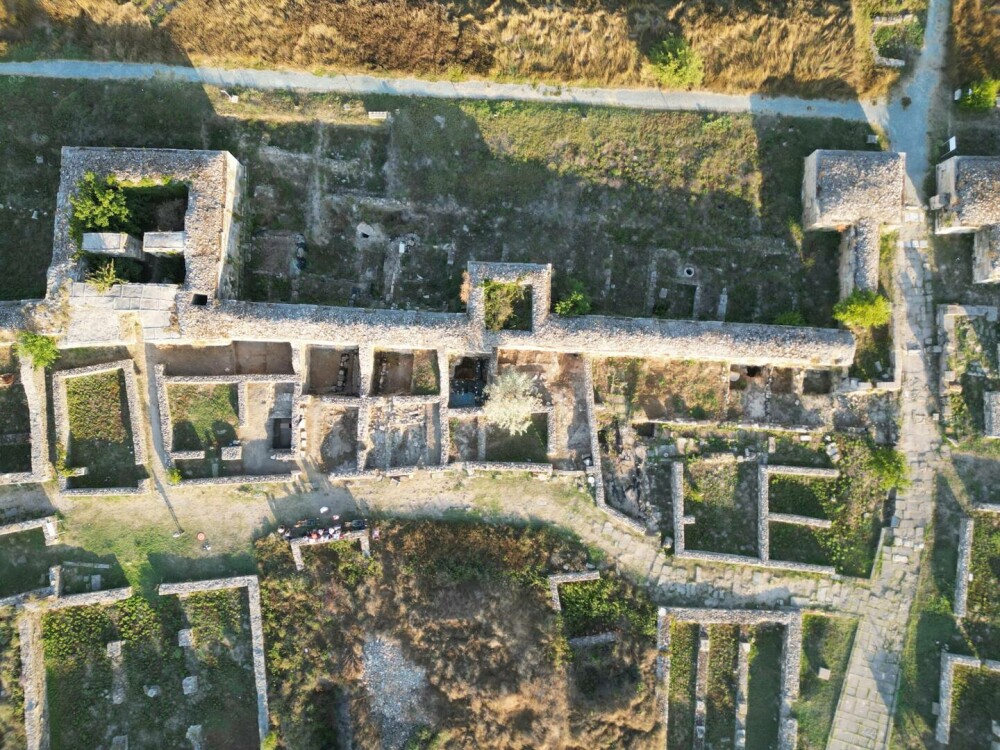 Tezaur de aproape două milenii, descoperit la Histria. Obiectele provin dintr-o locuință din perioada romană - Imaginea 1