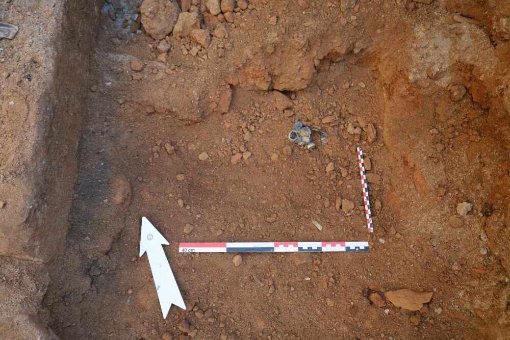 Tezaur de aproape două milenii, descoperit la Histria. Obiectele provin dintr-o locuință din perioada romană - Imaginea 2