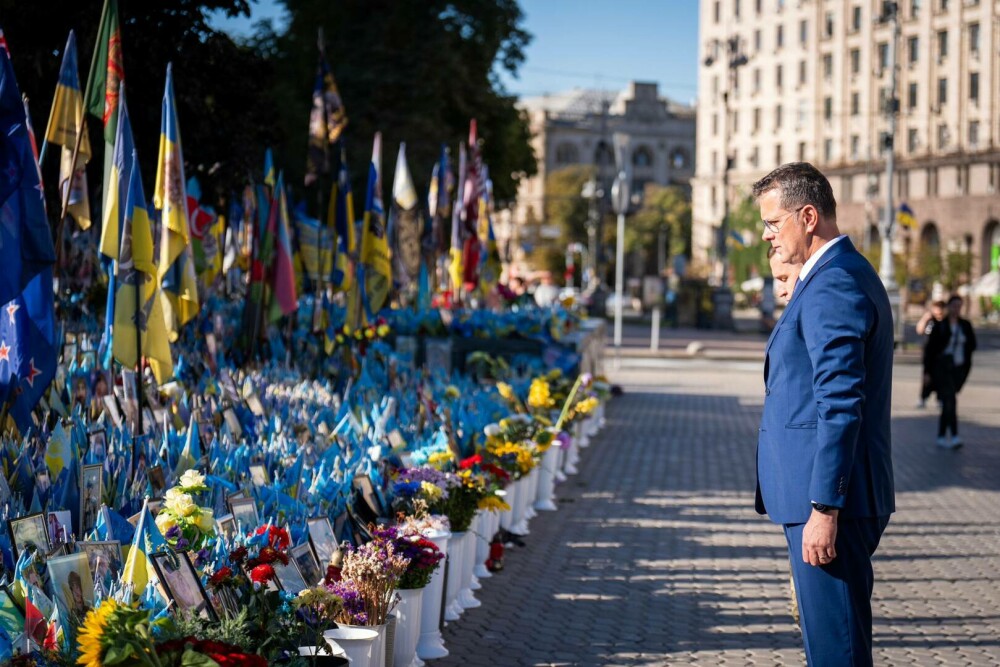 Ionuţ Moşteanu, de Ziua Drapelului în Ucraina: „România rămâne ferm alături de Ucraina. Nu vom ceda propagandei Moscovei” - Imaginea 1