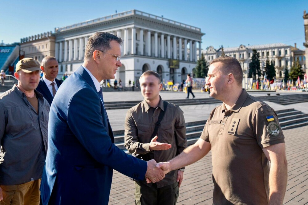 Ionuţ Moşteanu, de Ziua Drapelului în Ucraina: „România rămâne ferm alături de Ucraina. Nu vom ceda propagandei Moscovei” - Imaginea 4