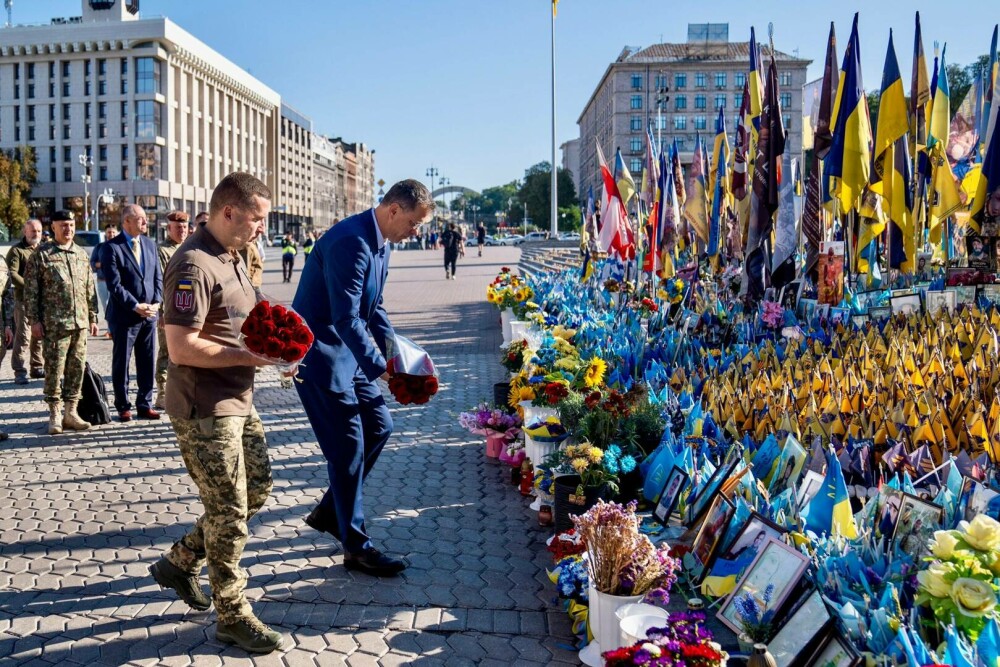 Ionuţ Moşteanu, de Ziua Drapelului în Ucraina: „România rămâne ferm alături de Ucraina. Nu vom ceda propagandei Moscovei” - Imaginea 5