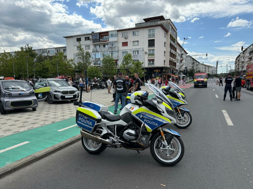 Motocicliști, șoferi și polițiști față în față la Bacău. Exercițiu comun pentru siguranța rutieră și respect în trafic - Imaginea 2