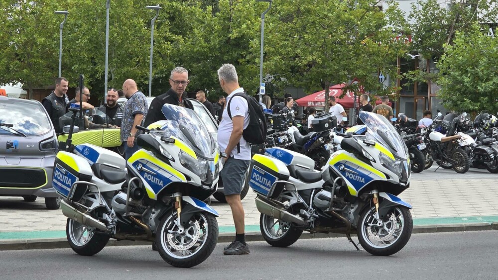 Motocicliști, șoferi și polițiști față în față la Bacău. Exercițiu comun pentru siguranța rutieră și respect în trafic - Imaginea 3