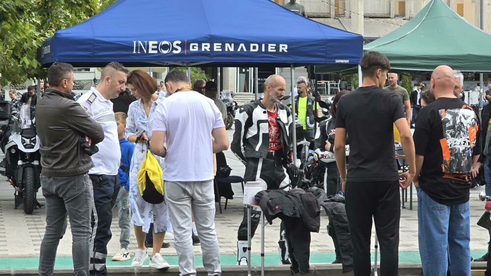 Motocicliști, șoferi și polițiști față în față la Bacău. Exercițiu comun pentru siguranța rutieră și respect în trafic - Imaginea 4