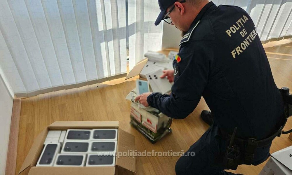 200 de telefoane mobile, găsite în pereții unui autobuz înmatriculat în Ucraina. Valorau de 14 ori mai mult decât vehiculul - Imaginea 6