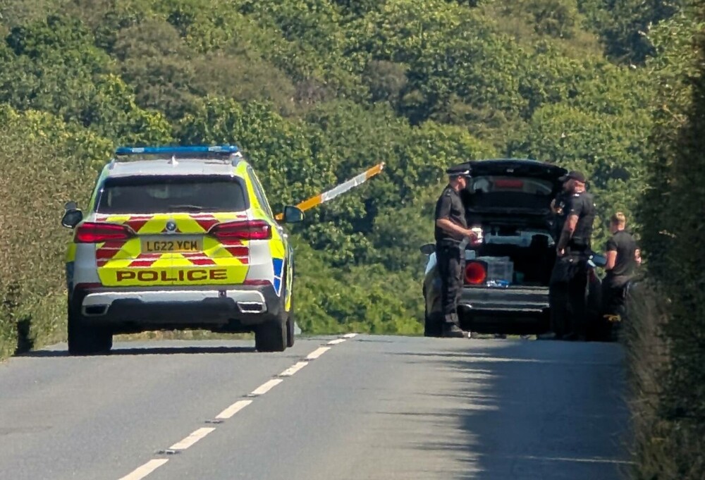 Trei pasageri au murit după ce un elicopter s-a prăbușit pe o insulă britanică, în timpul unei lecții de zbor - Imaginea 3