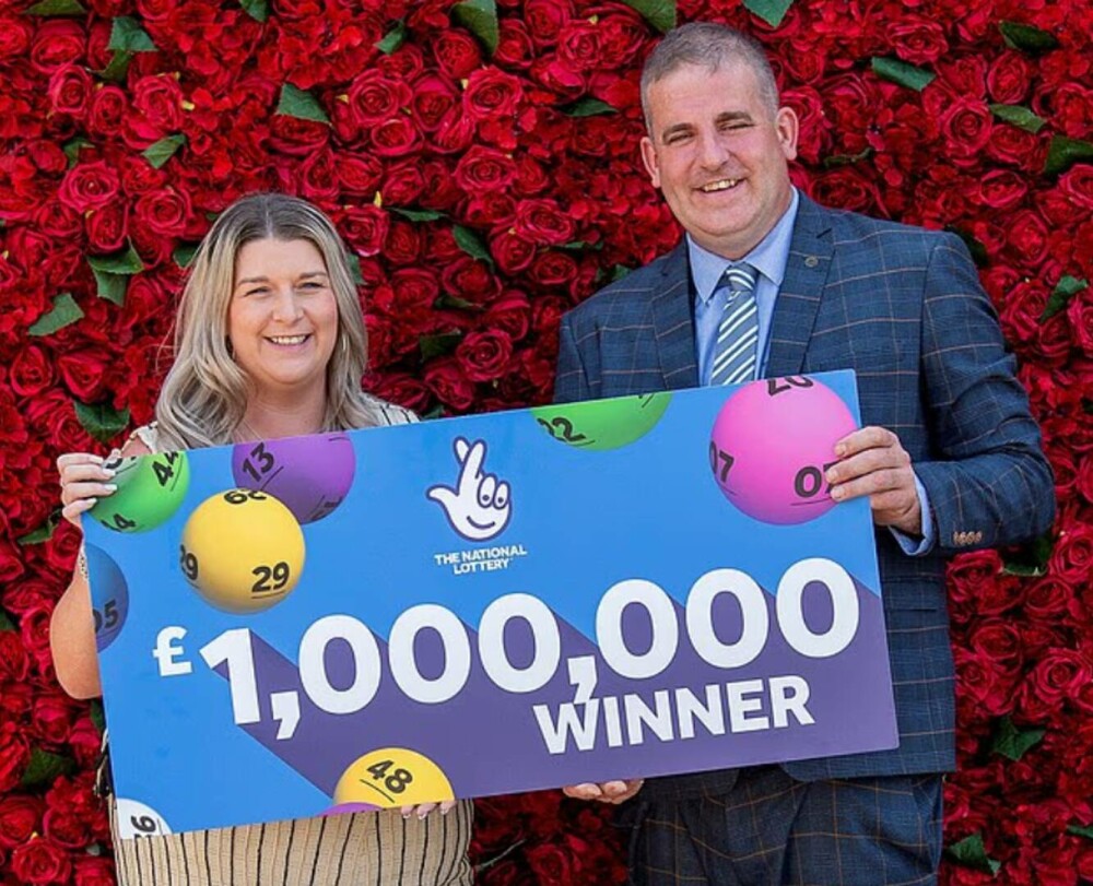 Un bărbat a câștigat 1 mil. de lire sterline la loto și spune că a reușit datorită conexiunii puternice cu tatăl său decedat - Imaginea 2
